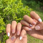 빛에 따라 달라보이는 네일 아트 @i.nail.u #홀릭이픽 #holicee #pick - #네일홀릭 #매거진 #매거진네일홀릭 #네일아트... 
