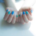 759 Me gusta, 3 comentarios - 토드라팡 (@troudelapin) en Instagram: &quot;무더운 날을 위한 섬머 네일 룩 추천해요! 블루계열의 톤 온... 
