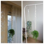 세탁소 옷걸이와 마크라메의 만남~~~ 세탁소 옷걸이의 가운데 부분을 쭉~~잡아당겨서 이런 모양으로 만들어 준 후 매듭을 지어주면 멋진... 