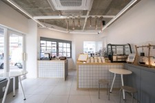 화이트톤의 심플하고 깔끔한 11평 카페 인테리어 (부산 해운대구 송정동)