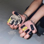 네일은 #컨셉트수제팁 🖤 [#소연 ] . —————————————— #아이들소연 #소연네일 #아… in 2024 | Nails... 