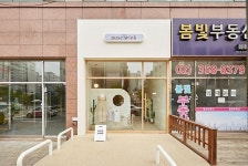 베이지톤 따뜻한 분위기의 13평 아동복매장 인테리어 (고양 덕양구 신원동)