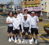 경산을 찾는 방문객 모두 기분 좋은 축제가 되길.   중방동(동장 김중열)에서는 4월… | 기자, 일본뇌염, 비닐봉투