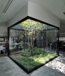 내부의 화려함을 숨긴 의도된 초라함, 아름다운 중정을 품은 ASWA Studio/ ASWA Architects