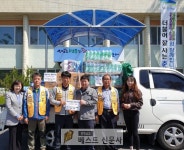 제 47회 어버이날을 맞아 경로당에 전달해 달라며 140만원 상당의 음료수를 지난 5월 3일 춘양면에 기탁하였다.   춘양… | 경로당, 기자, 견학