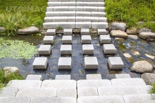 유토이미지 | 돌다리