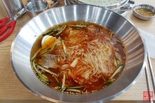 밀면의 맛은 전국이 다 다르니 먹어볼 수 밖에. 거제도 밀면 우면가 Experience the Unique Taste of Milmyeon in Geoje, South Korea