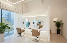 깔끔한 화이트 톤의 70평 헤어샵 인테리어 견적 - 2023 | 인테리어