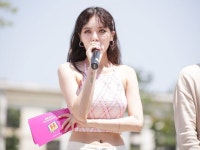 현아팬 타벅 on Twitter | Women, Beauty, Hair straightener