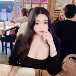 진블리🌱🐶🐱🐰🐻🐼🐮 on Instagram: “한달만에 술 마신다,, 미니가 타준 술 너무 맛있오❤️” | 술