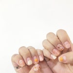 Pin page 연남동네일샵, 그날의네일 유림ෆ on Instagram: “1월 디자인 뀰네일🍊 유광 무광 느낌이 이렇게나 달라요..✧ 과일네일은... 