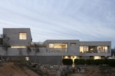 세 개의 마당, 삼대의 3층 세 마당집