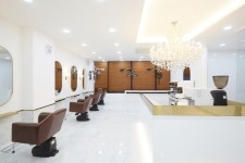 예쁜 헤어샵 미용실인테리어 대리석바닥 골드포인트 경대디자인 - 사무실인테리어 디자인 공사 비용견적 플랫폼