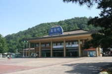@ 2012.5.26  Korail Miryang(밀양) station    울창한 녹색 삼림 속에 파묻혀있는 느낌을 주는 코레일 밀양역의 오전 풍경.(이미지 포함)... 