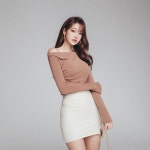 스위트글램 on Instagram: “#스위트글램#sweetglam ⠀ ⠀ 오늘 하루도... 부들부들 촉감좋은 티셔츠 업뎃되었어용 😘 #글램신상 ⠀ ⠀”
