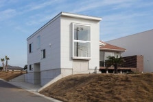 높은 하늘과 푸른 바다를 담다, 바닷가의 단독 주택 | 호미파이 & homify | 집 건축, 작은 집, 집