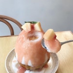 내공간을 만들면 꼭하겠노라 계획하던 복숭아빙수. 대구에 있어 맛보러 갔어요.🍑🍑🍧 비쥬얼은 참 좋쥬? 조만간 제가 한번 만들어보겠습니다... 