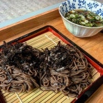 Instagram의 맛집킬러 혜띠🔪님: “넘 맛있어서 또 먹은 메르밀 진미집🍱 저번에는 온모밀 먹어봤는데, 이번에는 냉모밀과 비빔모밀로!!!... 