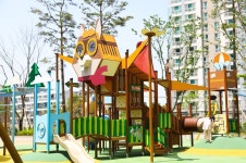 Pin page (주)스페이스톡 on Instagram: 하늘 다람쥐는 배달부 조합놀이대 #spacetalk #playground #streetfurniture... 