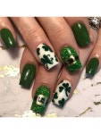 In Green 24개 세인트 패트릭의 날 중형 스퀘어 프레스온 네일, 행운의 클로버 디자인, 광택 마감의 녹색 in 2025