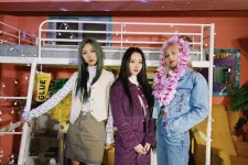 드림캐쳐 Dreamcatcher on Twitter: [#드림캐쳐] 야자타임 첫... 야자타임 HAHA! Check out … | Dream catcher, Fashion, South korean... 