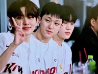 Pin page Pin av ❁alice❁ på ATBO(에이티비오) i 2024