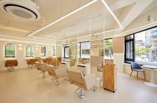 화이트&우드톤 깔끔한 디자인 40평대 미용실인테리어 견적 화이트&우드톤 깔끔한 디자인 40평대 미용실인테리어 견적 | Portfolio