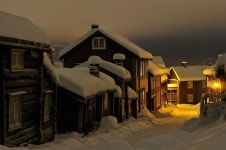 Røros Street This old mining town is a wonderfully preserved example of 17th century industrial settlement. | 아치, 겨울 밤... 