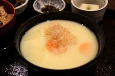 京都でほっこり♪ 名所近くで味わいたい“白味噌雑煮”｜そうだ 京都、行こう。【2022】 | 雑煮, 京都, 名所