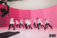 한 번 빠지면 헤어나올 수 없는 THE BOYZ ‘Right Here’ M/V behind 한 번 빠지면 헤어나올 수 없는 THE BOYZ ‘Right Here’ M/V... 
