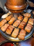 요즘 을지로에서 난리난 껍데기+짜계치 조합,, 깍뚝삼겹살과 껍데기로... 깍뚝삼겹살도 미쳤는데 기존 삼겹살보다 5배는 큰 크기임ㅜㅜ 뚱뚱한... 