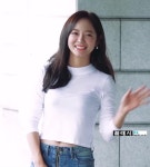 플래시24- > 연예/스포츠 > 남자의 로망 김세정 흰티