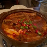 Instagram의 @shalala_sso님: “육회는 취향껏 반만 노른자 풀어주구열 처음 시켜본 #매운등갈비찜 요게 또 물건이네 부드럽게 잘리는 등갈비가... 
