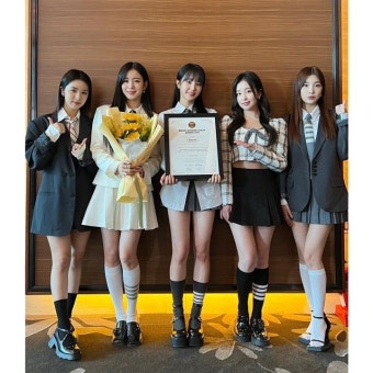 [] 와우들 덕분에 #2023브랜드고객충성도대상 여자아이돌(라이징스타) 상 받았어요  #wooah #우아 #2023BCLI in 2023...