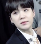 Pin di ella su #슈가 🐋🫐🥣