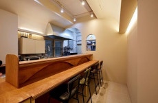 베이지톤 깔끔한 분위기의 10평 레스토랑 인테리어 (관악구 신림동)