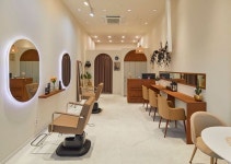 화이트우드 모던한 분위기의 11평 작은 미용실 인테리어 (안양 동안구 관양동)