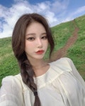 강지윤 JIyoon (@396jiyoon) posted on Instagram: “오름은 사랑입니다🤍 #금악오름 #제주지융” • Jul 26, 2020 at 12:51pm... 