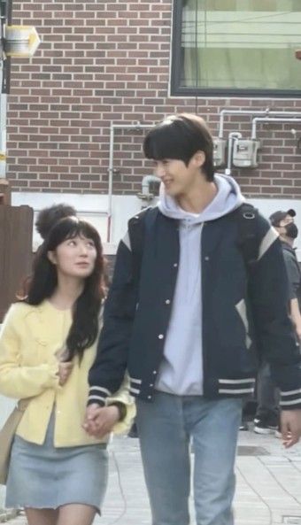 Sol and sunjae (kim hyeyoon and byeon wooseok) lovely runner kdrama en 2024 | Chicos coreanos atractivos, Actores, Dramas coreanos