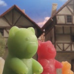 Food Cosmetics, SKINFOOD on Instagram: “평화로운 구미베어 마을에 거대한 구미베어가 나타났다! #스킨푸드 #SKINFOOD... 