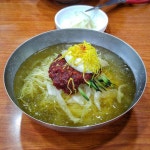 온 밀면집들 중에 어떤 이유에서든 유명한 집들만 모아봤습니다. 맛으로 소문난 집, 역사를 간직한 집, 광고를 열심히 한 집, 블로그나 매체를... 