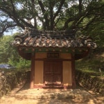 경북 문경에 있는 성황당. 진짜로 성황당은 고갯길에 있더군요. | 건축물