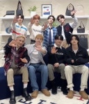 Pin page 황현진♡에 있는 °°𝕹𝖎𝖓𝖎𝖊°°님의 핀 | 타미힐피거, 아메리칸, 가수