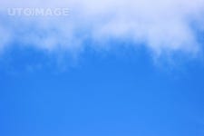 유토이미지 | 파란하늘 하얀구름 배경