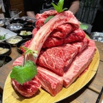 한우 투뿔 고깃배 20240415 가락동 소우리 친한 형님의 @gio2233 생일이라 배 한번 띄웠습니다 한우 고깃배 3kg에… | Instagram