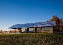 Tennessee farmhouse designed for a family relocating from Chicago. | 건축, 건축물, 집