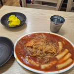 Pin page #춘천팬더하우스 이런 떡볶기집 얼마 안남은듯 약간달달한스타일 딱 봐도 맛있는 만두~ 언제나 쉬는날은 #자유빵집2호점 in 2024