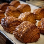 베이커스(Bakers) on Instagram: “#베이커스 #감성빵집 베이커스 #남포점 #서면점 모두 문 활짝 열어두었어요.  오다가다 들러주세요.... 