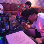 한치의 오차도 허용하지 않는 소맥제조의 달인  소맥  1:1  황금비율  뭘꼬라봐 | Instagram posts, Instagram, Concert
