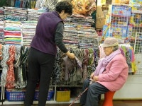 Pin page Namdaemun Market in Seoul, Korea: Namdaemun Market is a... next to Namdaemun, the Great South Gat… | 대한민국, 한국